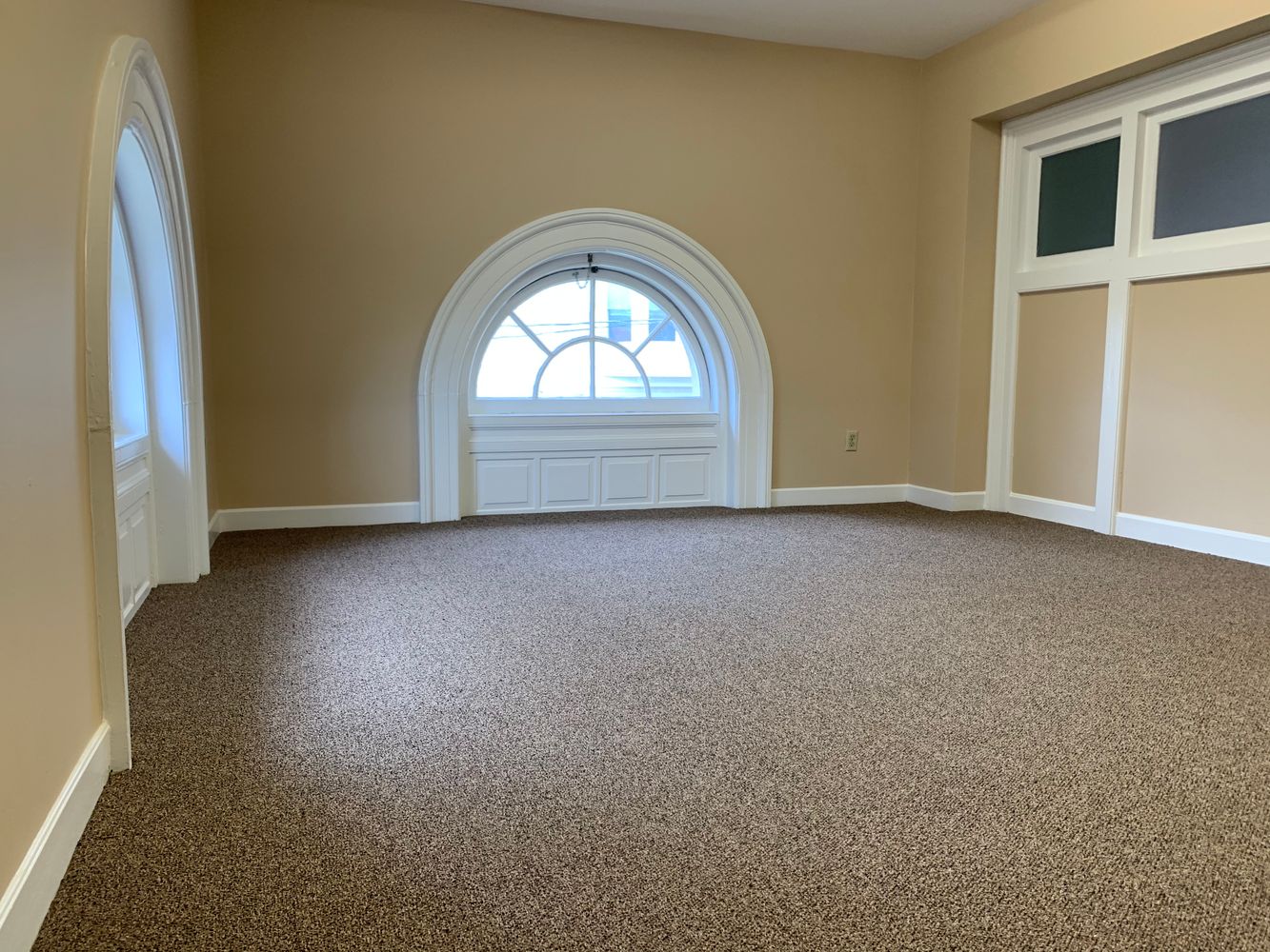 Amesbury Building : 100 Main St, Amesbury, MA 01913
